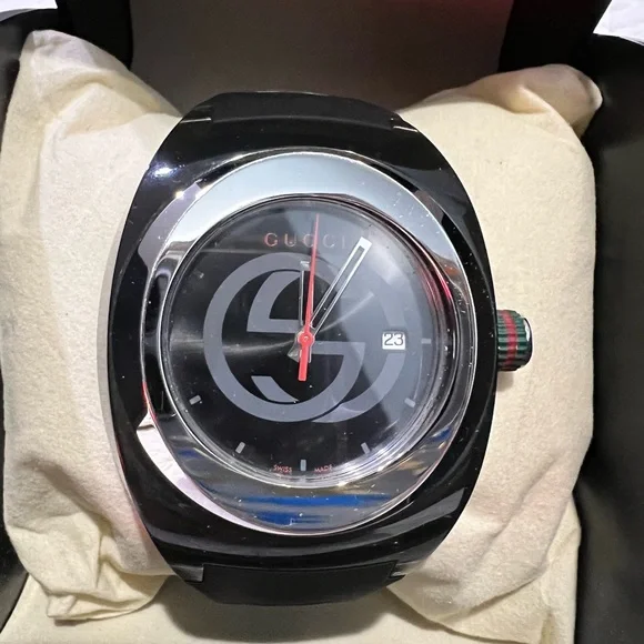 Gucci Unisex Sync Rubber Strap Sport Watch - Picture 2 of 9